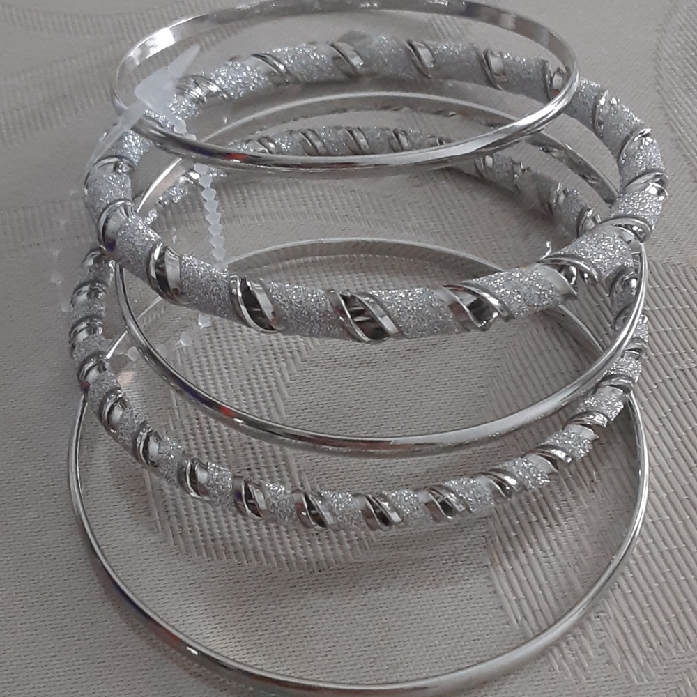 Bracelets - Picture 4 of 4